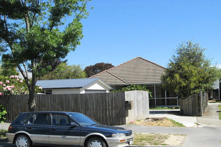 Photo of property in 221 Memorial Avenue, Burnside, Christchurch, 8053