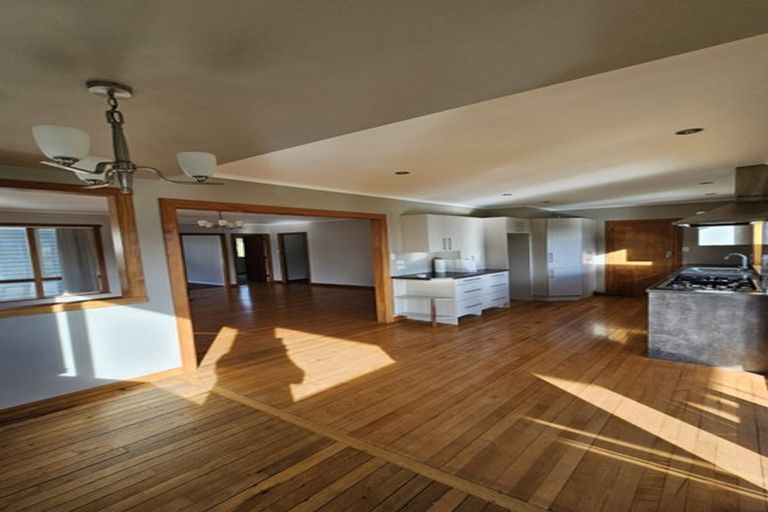 Photo of property in 168 Glengarry Road, Glen Eden, Auckland, 0602