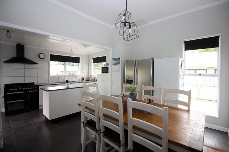 Photo of property in 13 Windsor Street, Dannevirke, 4930