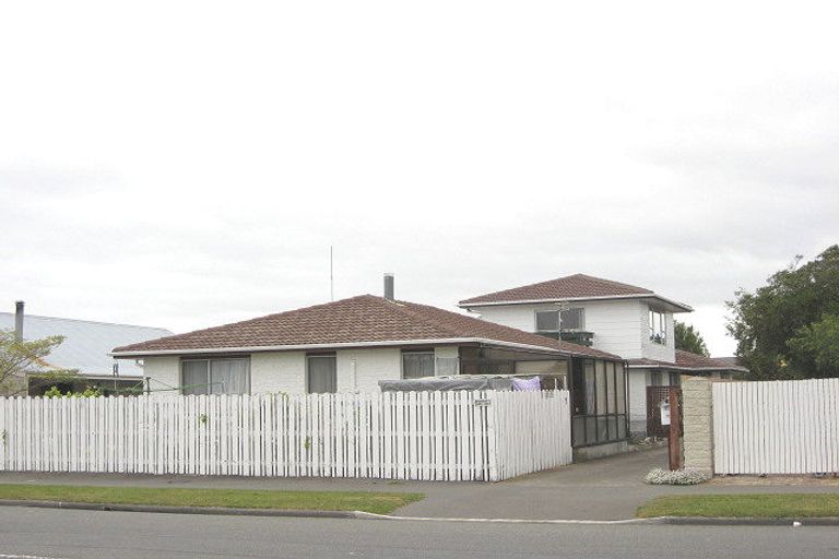 Photo of property in 2/37 Queenspark Drive, Parklands, Christchurch, 8083