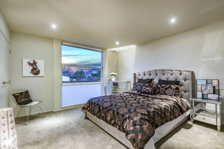 Photo of property in 19a Montgomery Avenue, Rothesay Bay, Auckland, 0630