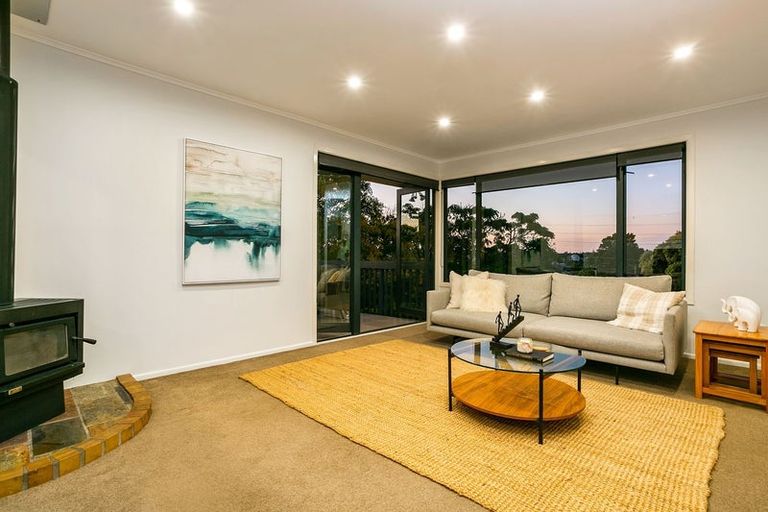 Photo of property in 6 May Avenue, Te Atatu South, Auckland, 0610