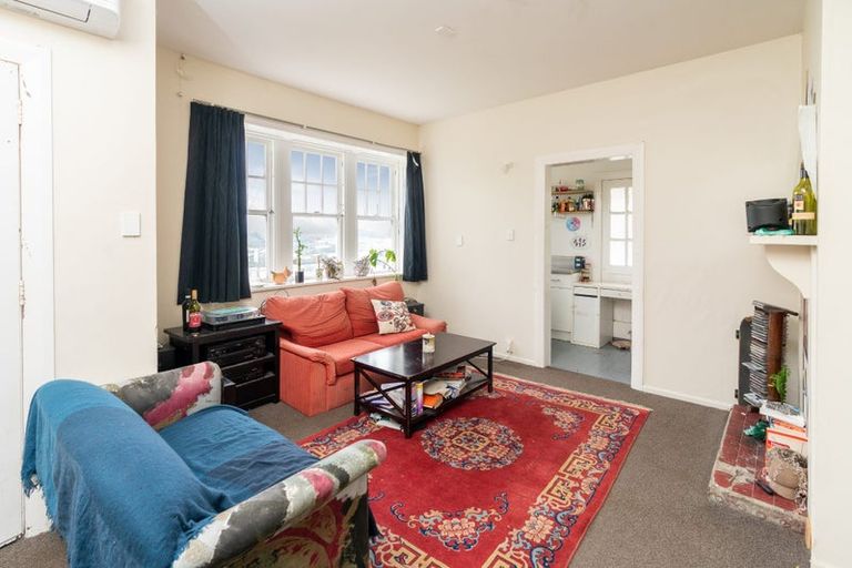 Photo of property in 76a Kelburn Parade, Kelburn, Wellington, 6012