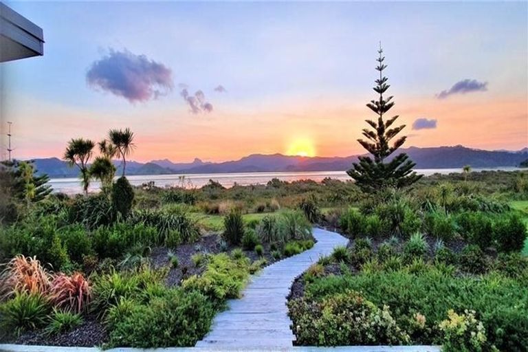 Photo of property in 131 Kelly Jade Avenue, Matarangi, Whitianga, 3592