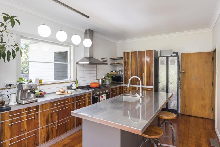 Photo of property in 546 Featherston Street, Roslyn, Palmerston North, 4414