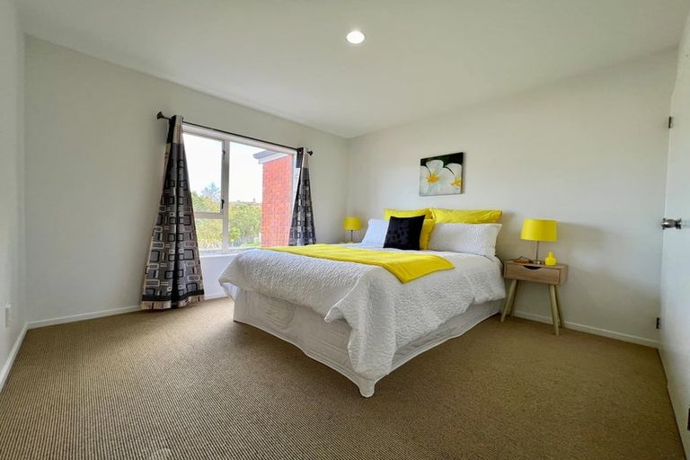 Photo of property in 2/23 Charlenne Close, Ranui, Auckland, 0612