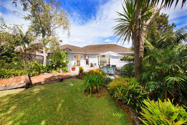 Photo of property in 1/188 East Coast Road, Forrest Hill, Auckland, 0620