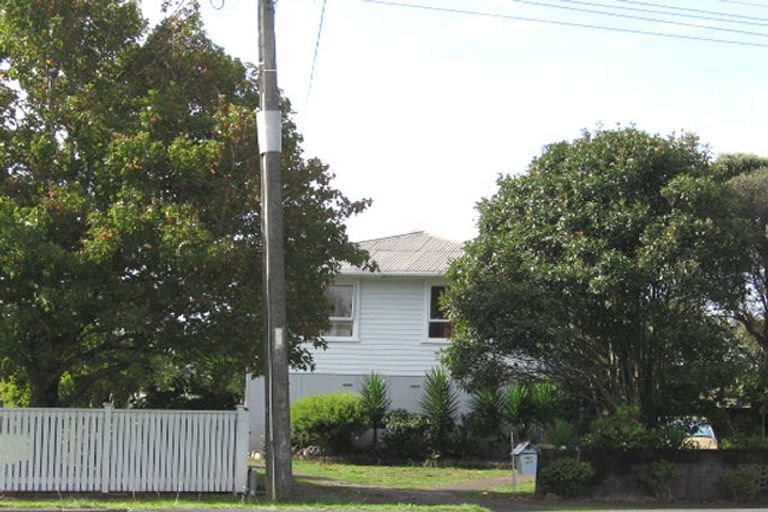 Photo of property in 165 Hobsonville Road, West Harbour, Auckland, 0618