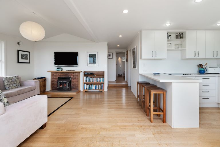 Photo of property in 3 Kowhai Terrace, Leigh, 0985