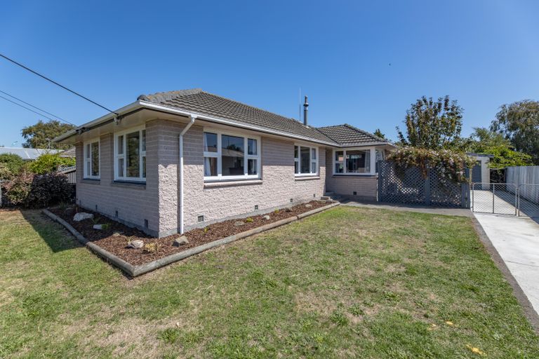 Photo of property in 17 Ariel Place, Aranui, Christchurch, 8061