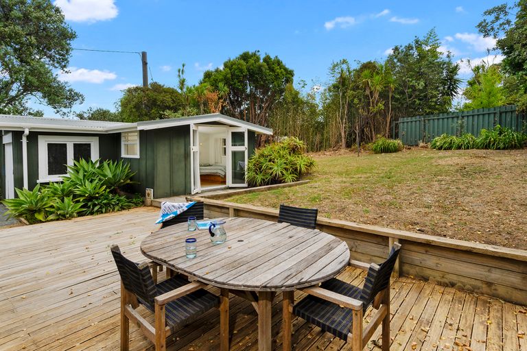Photo of property in 3 Kowhai Terrace, Leigh, 0985