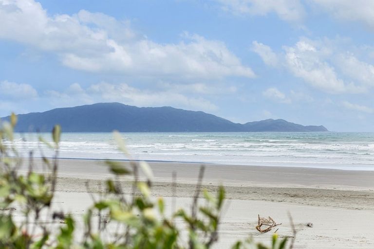 Photo of property in 69 Field Way, Waikanae Beach, Waikanae, 5036