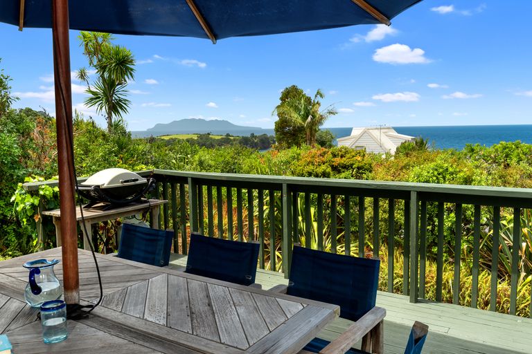 Photo of property in 3 Kowhai Terrace, Leigh, 0985