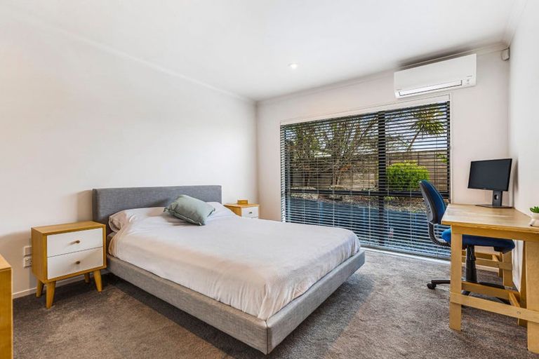 Photo of property in 33 Taipari Road, Te Atatu Peninsula, Auckland, 0610