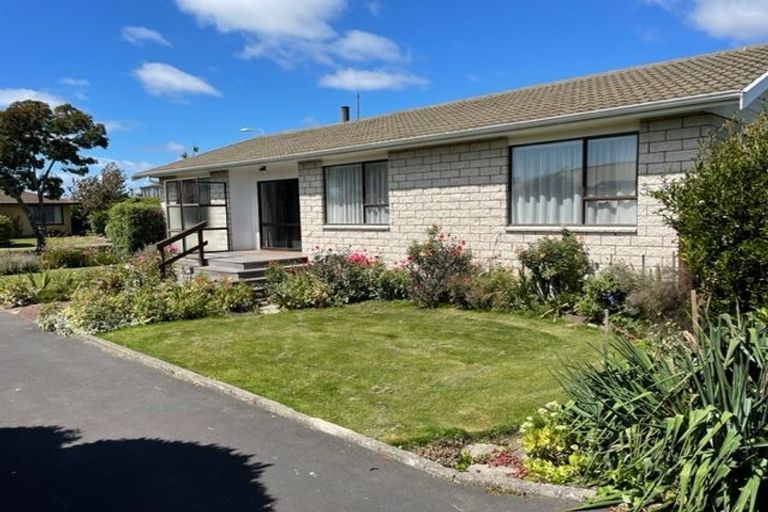 Photo of property in 39 Dunbarton Street, Redwood, Christchurch, 8051