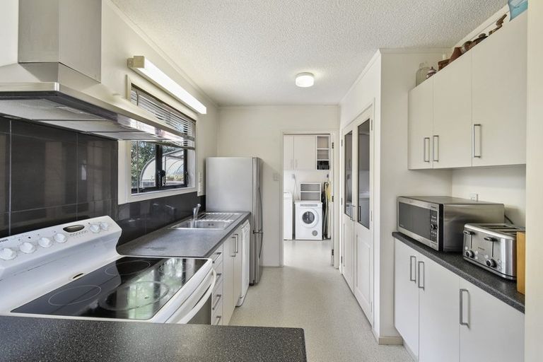 Photo of property in 2 Paulownia Place, Totara Heights, Auckland, 2105