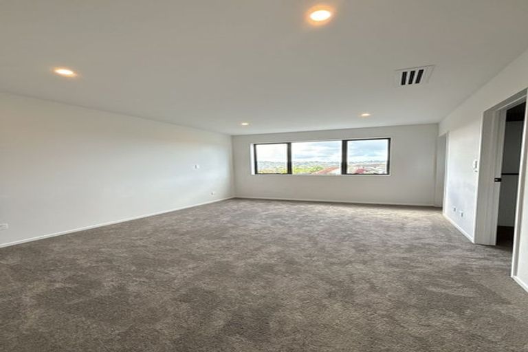 Photo of property in 5 Prevost Lane, Oteha, Auckland, 0632