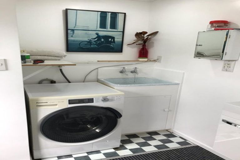 Photo of property in 9 Lerwick Terrace, Melrose, Wellington, 6023