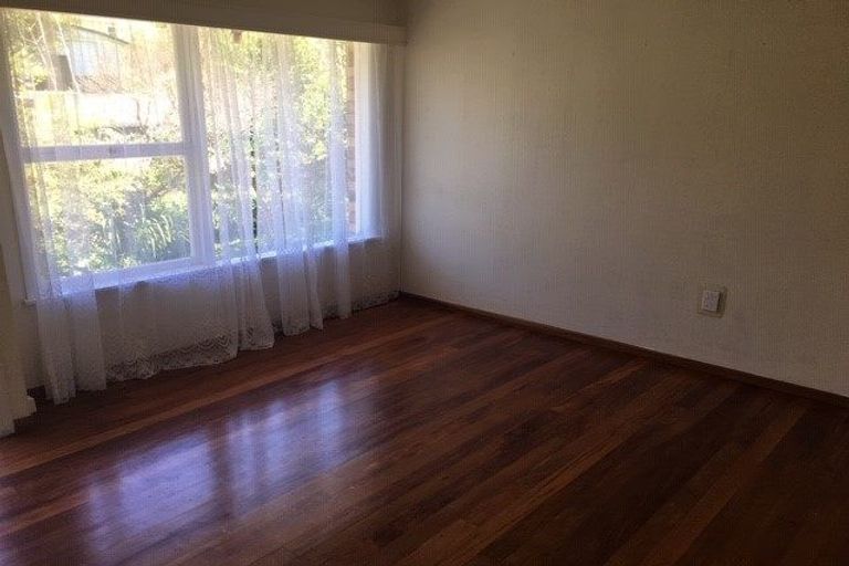 Photo of property in 2/6 Catalina Crescent, Forrest Hill, Auckland, 0620