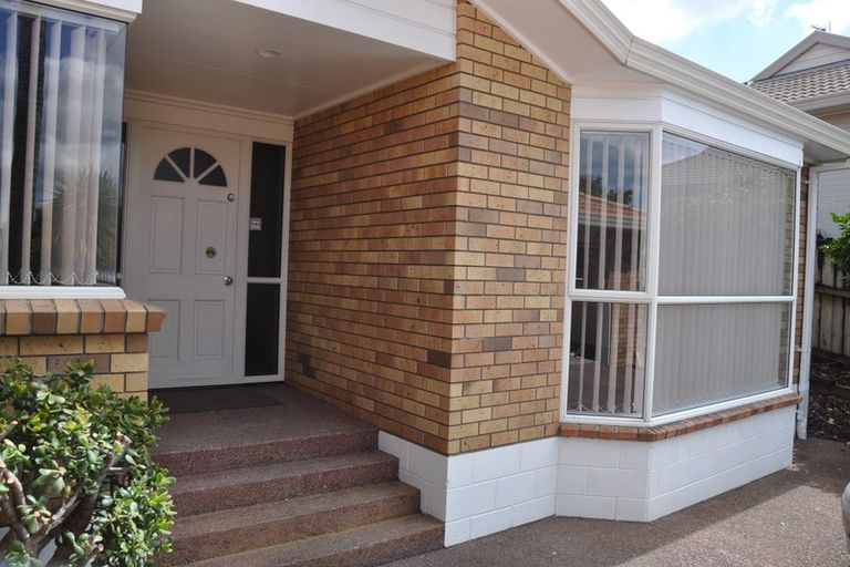 Photo of property in 23 Simon Owen Place, Golflands, Auckland, 2013