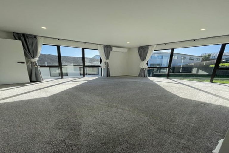 Photo of property in 4 Celestial Crescent, Orewa, 0931