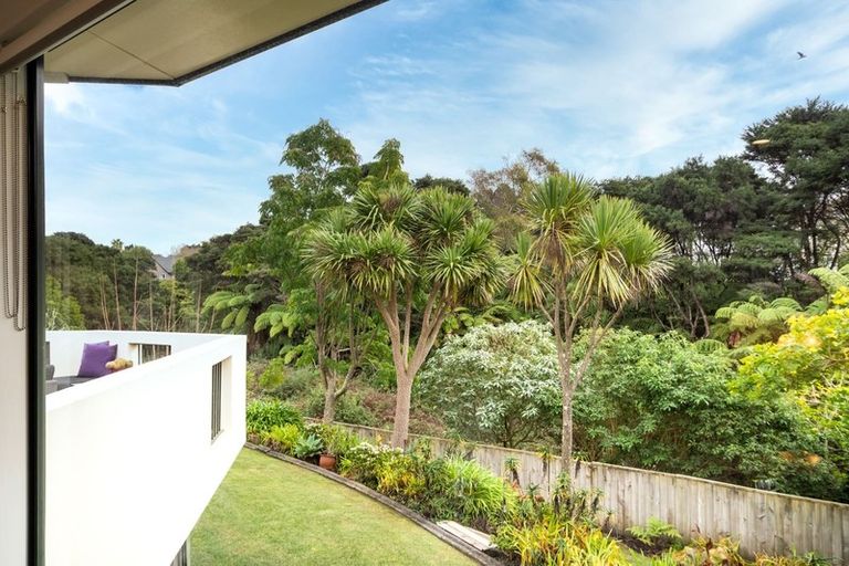 Photo of property in 35 Vermeer Place, West Harbour, Auckland, 0618