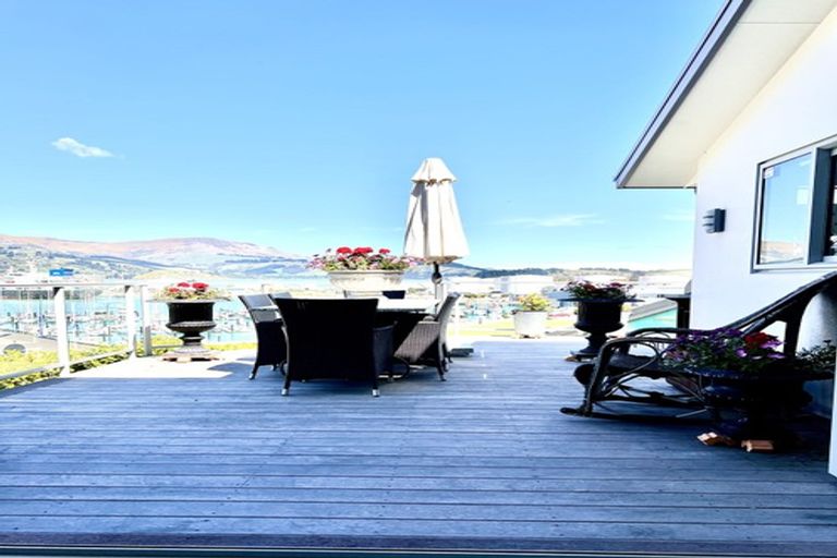 Photo of property in 1 Simeon Quay, Lyttelton, 8082