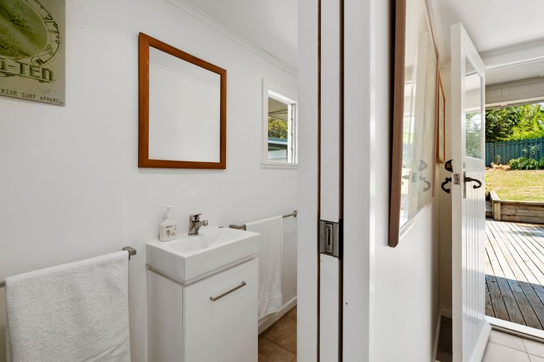 Photo of property in 3 Kowhai Terrace, Leigh, 0985