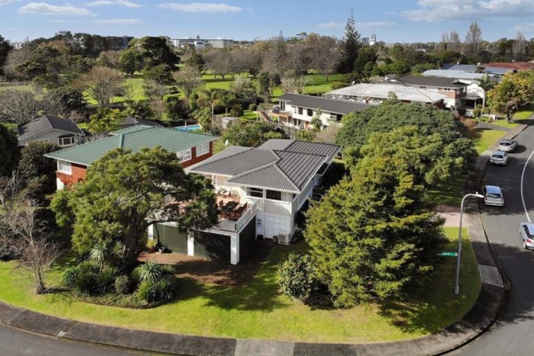 Photo of property in 20 Marywil Crescent, Hillcrest, Auckland, 0627