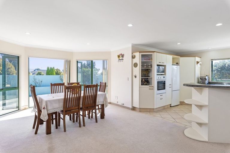 Photo of property in 2 Millennium Hill, Paraparaumu, 5032