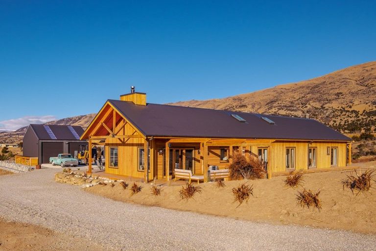 Photo of property in 12 Miharo Lane, Queensberry, Cromwell, 9383