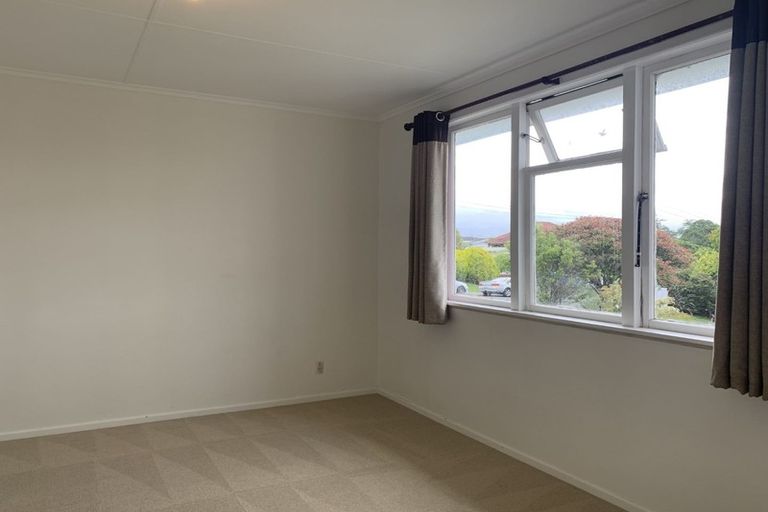Photo of property in 1/8 Valdale Road, Henderson, Auckland, 0610