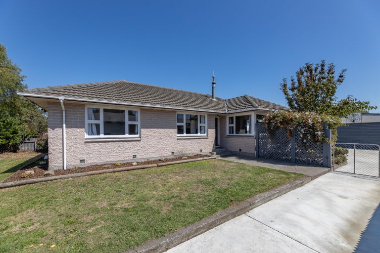 Photo of property in 17 Ariel Place, Aranui, Christchurch, 8061