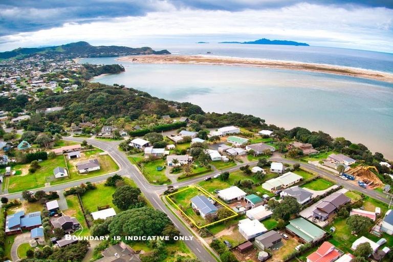 Photo of property in 2 Cheviot Street, Mangawhai Heads, Mangawhai, 0505