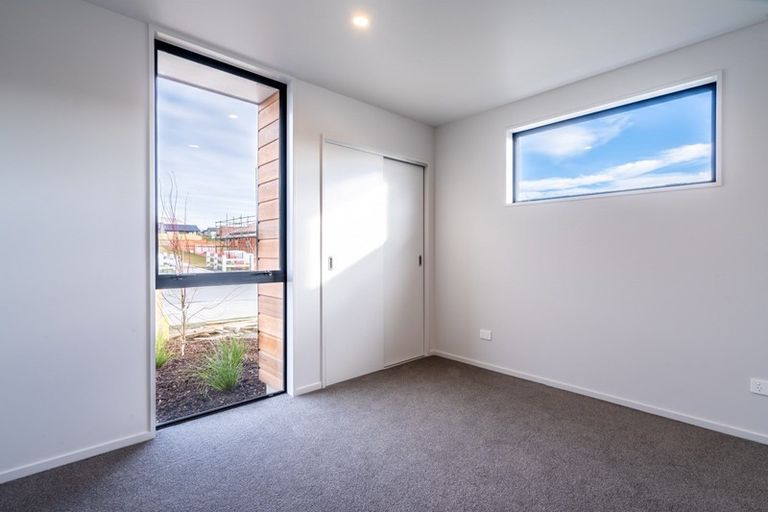 Photo of property in 2 Matakanui Lane, Wanaka, 9305