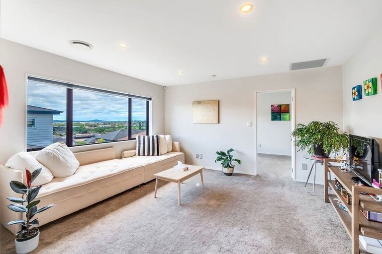 Photo of property in 14 Platinum Rise, Ranui, Auckland, 0612