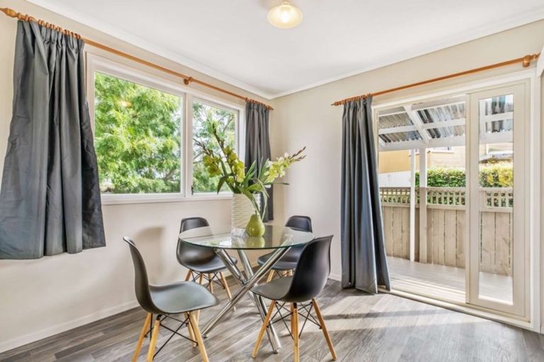 Photo of property in 42 Vina Place, Massey, Auckland, 0614