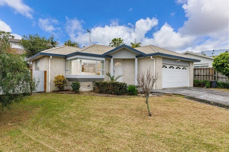 Photo of property in 17 Mercury Lane, Windsor Park, Auckland, 0632