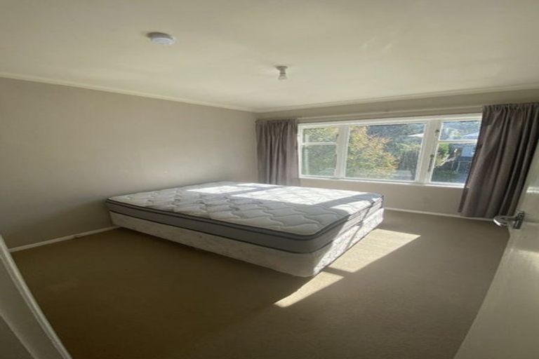 Photo of property in 11 Huia Street, Tawa, Wellington, 5028