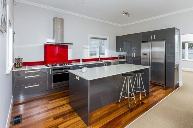 Photo of property in 22 Onewa Road, Northcote Point, Auckland, 0627