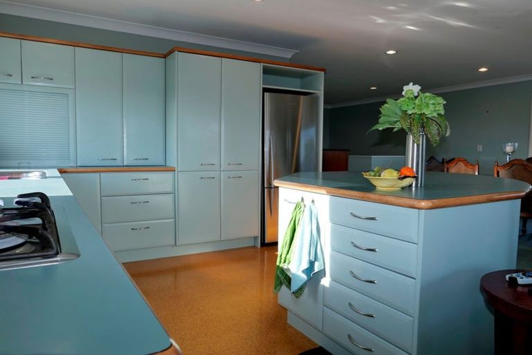 Photo of property in 8 Kotare Street, Waikanae, 5036