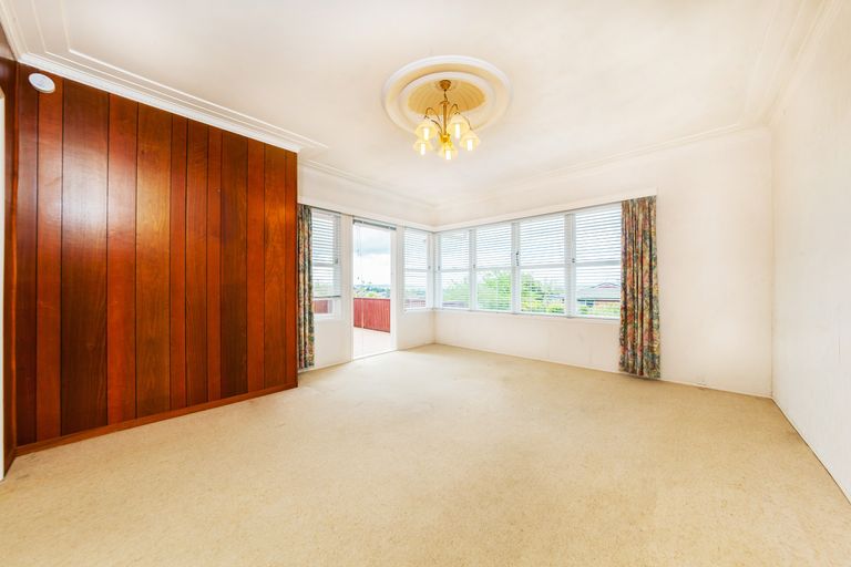 Photo of property in 4301 Great North Road, Glendene, Auckland, 0602