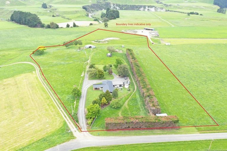 Photo of property in 1008 Cowper Road, Dannevirke, 4976