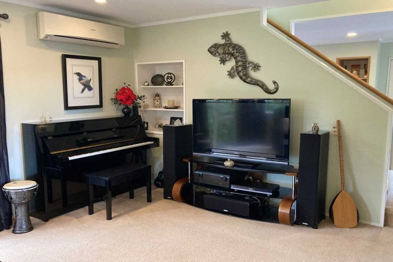 Photo of property in 2/71 Balmain Road, Birkenhead, Auckland, 0626