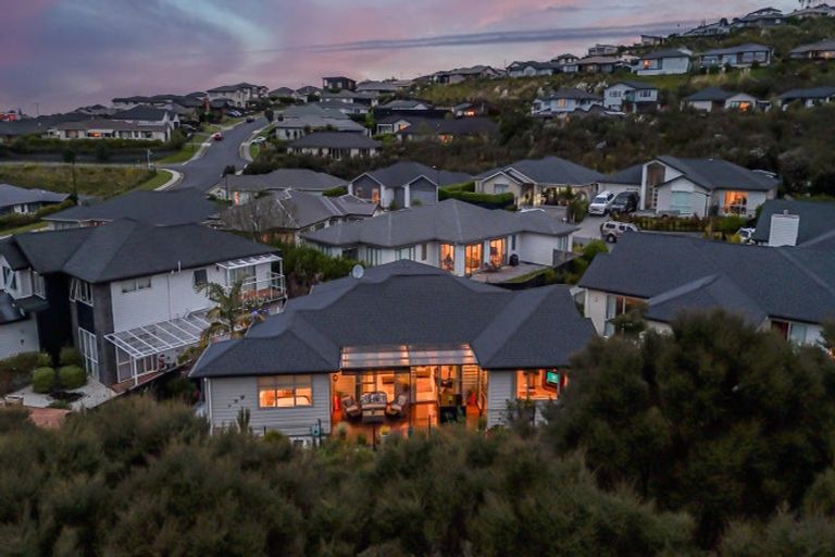 Photo of property in 8 Pheasant Close, Stanmore Bay, Whangaparaoa, 0932