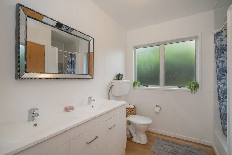 Photo of property in 20 Cook Drive, Whitianga, 3510