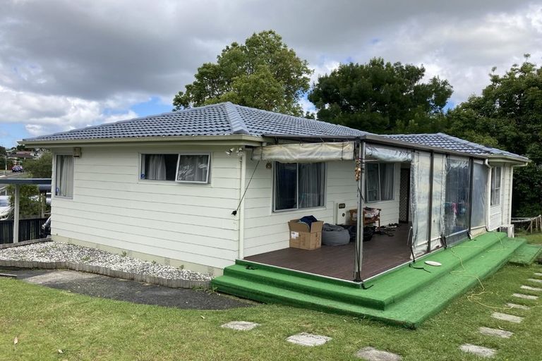 Photo of property in 35 Zita Maria Drive, Massey, Auckland, 0614