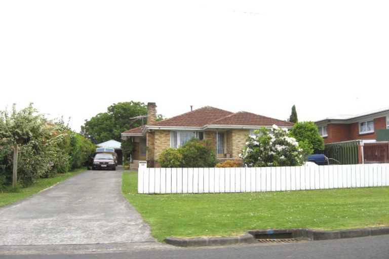 Photo of property in 22 Waterview Road West, Stanley Point, Auckland, 0624