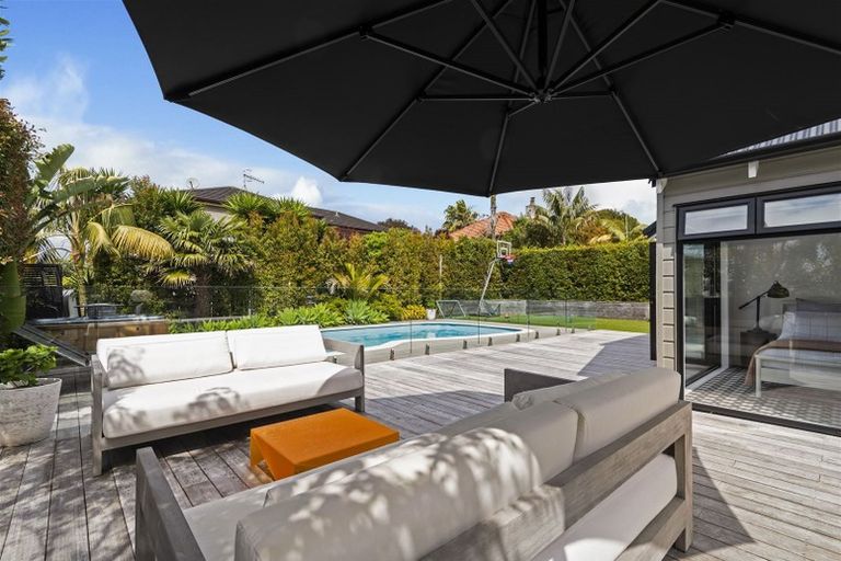 Photo of property in 9 Quebec Road, Milford, Auckland, 0620