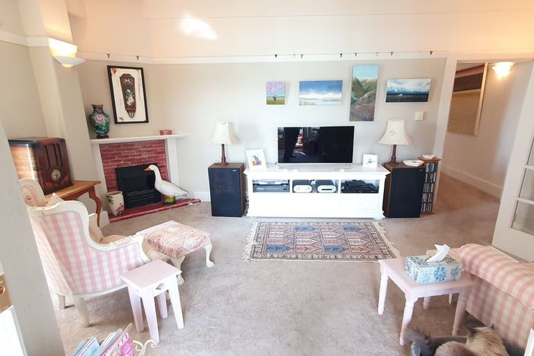 Photo of property in Inverleith House, 306 Oriental Parade, Oriental Bay, Wellington, 6011